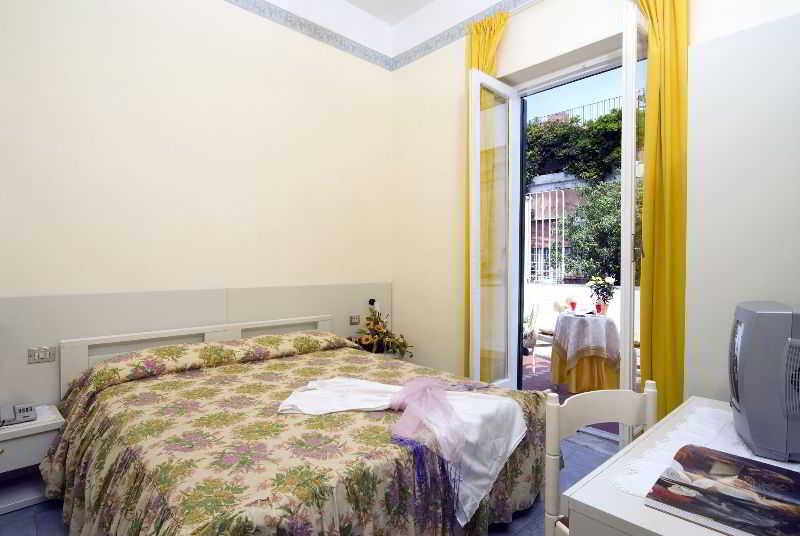 Villa Diana - Beach & Rooms Ischia Buitenkant foto