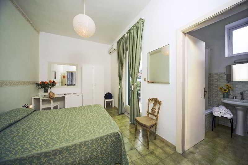Villa Diana - Beach & Rooms Ischia Buitenkant foto