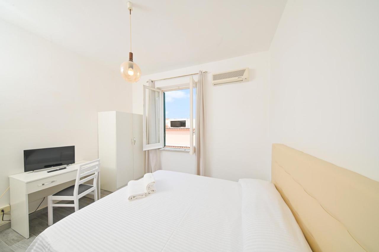 Villa Diana - Beach & Rooms Ischia Buitenkant foto