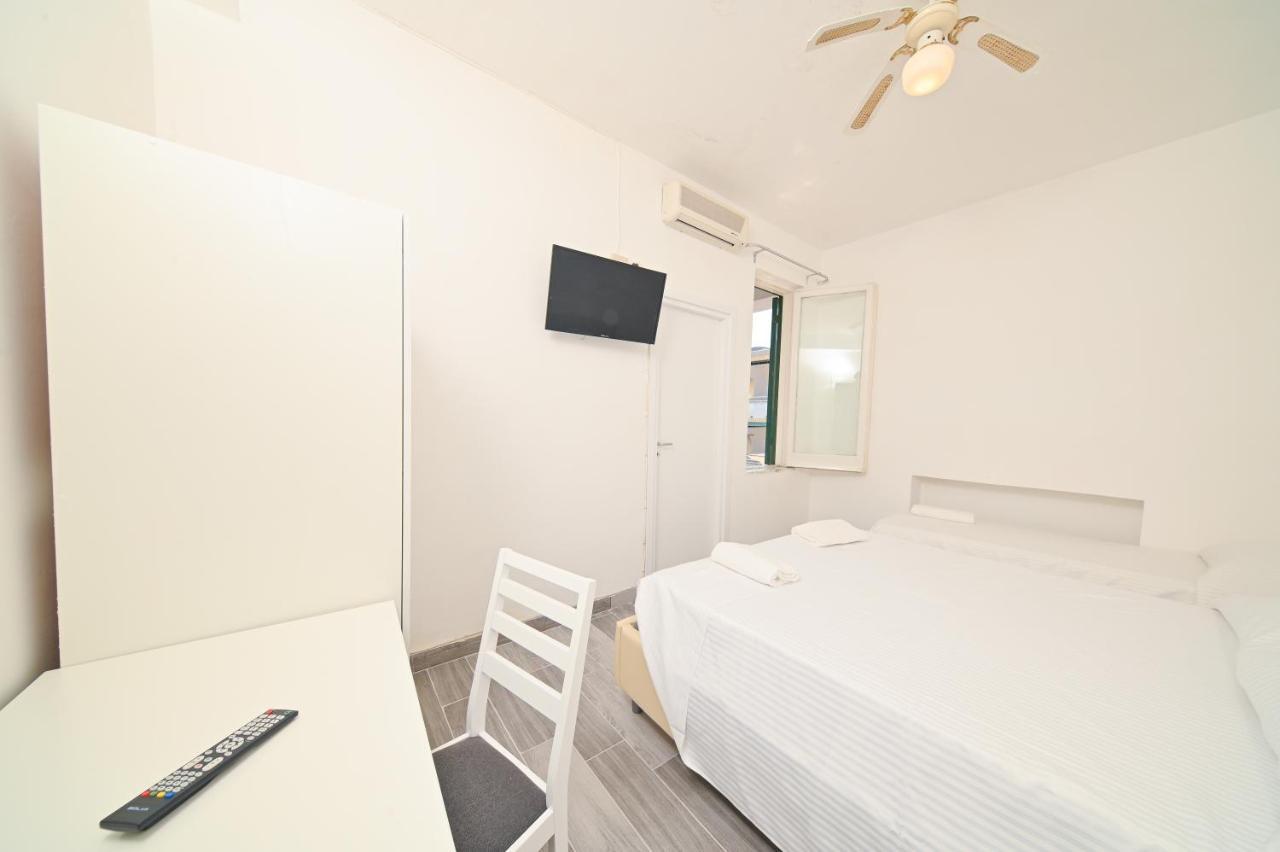 Villa Diana - Beach & Rooms Ischia Buitenkant foto
