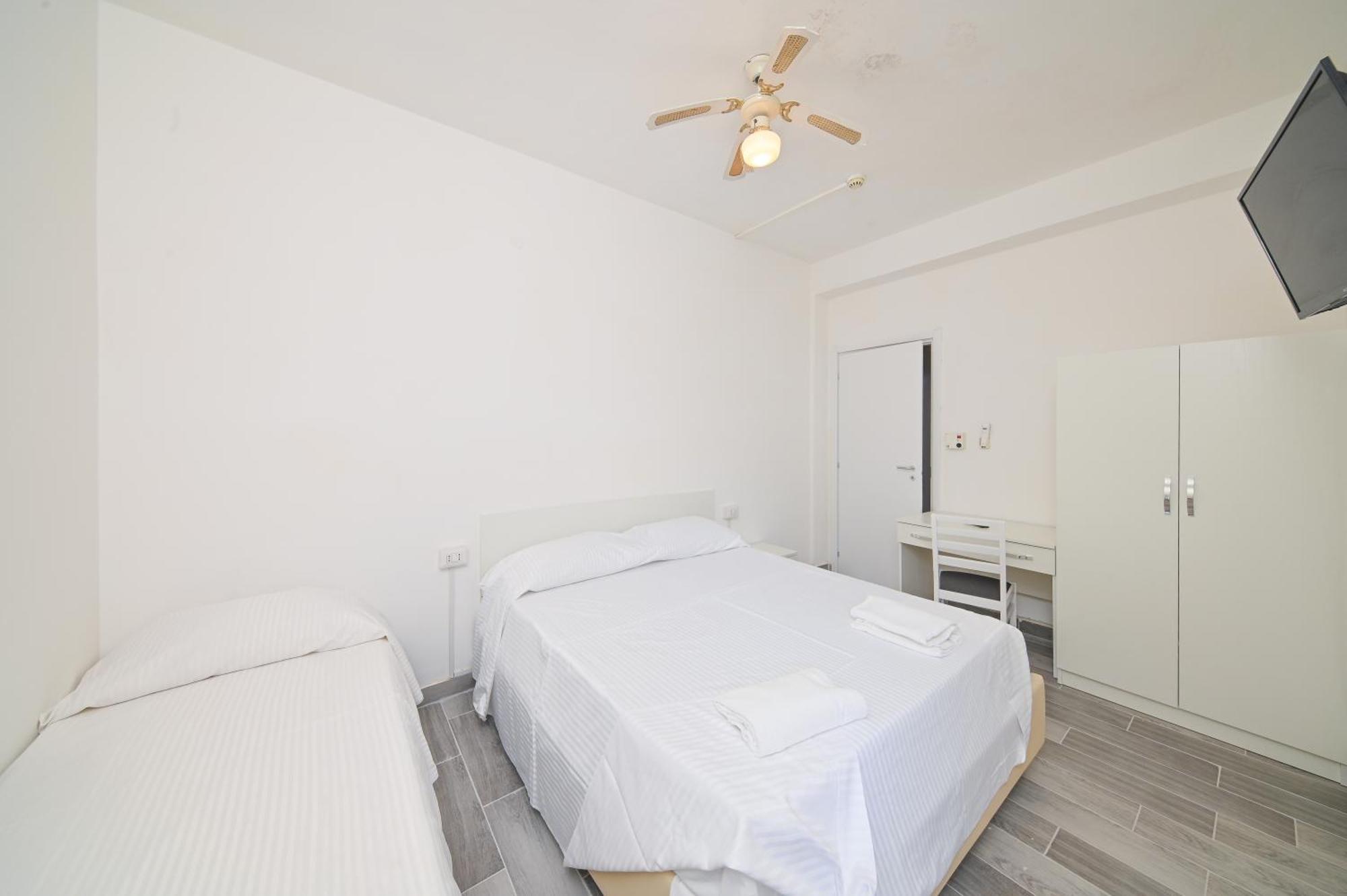 Villa Diana - Beach & Rooms Ischia Buitenkant foto