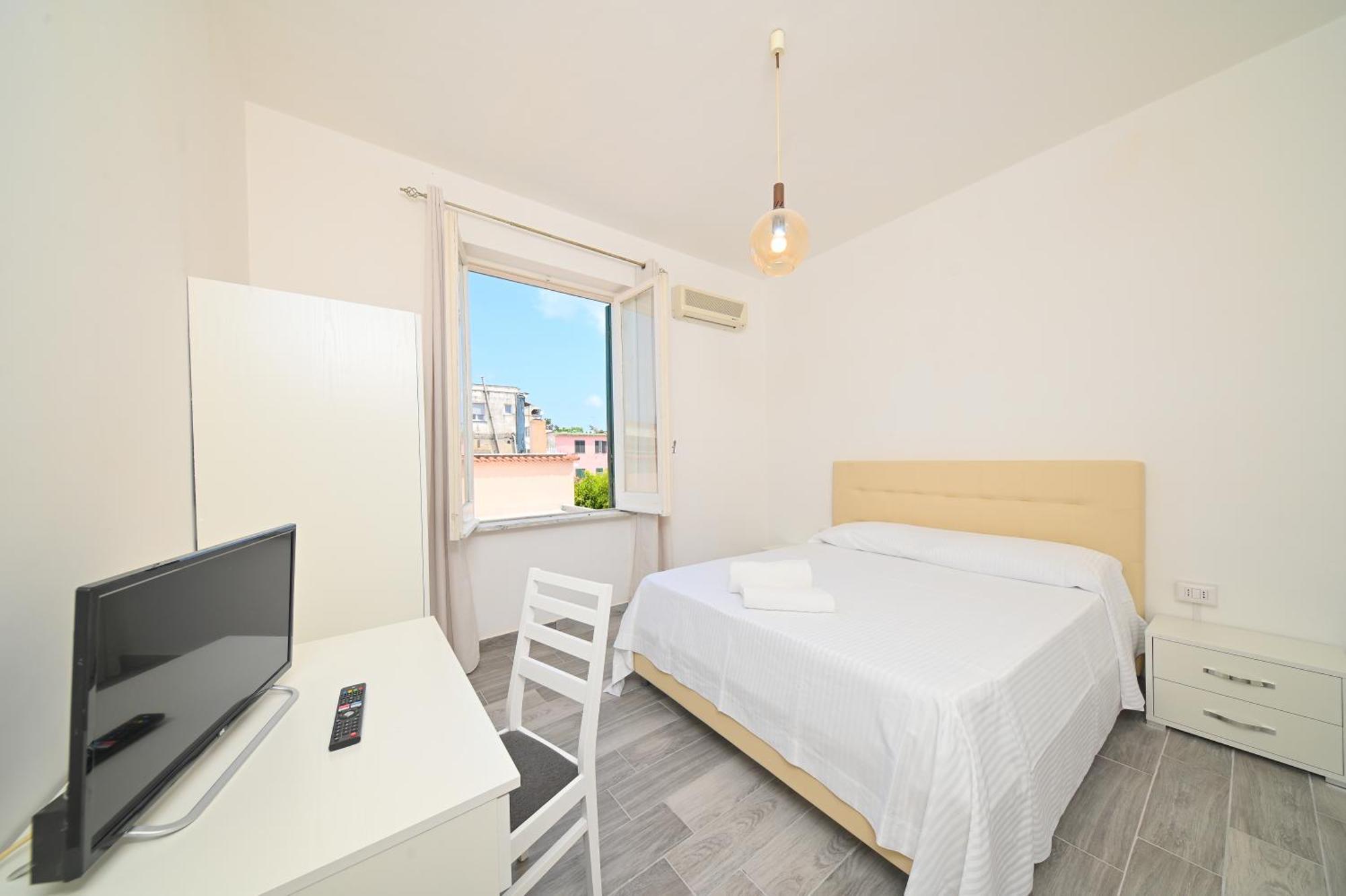 Villa Diana - Beach & Rooms Ischia Buitenkant foto