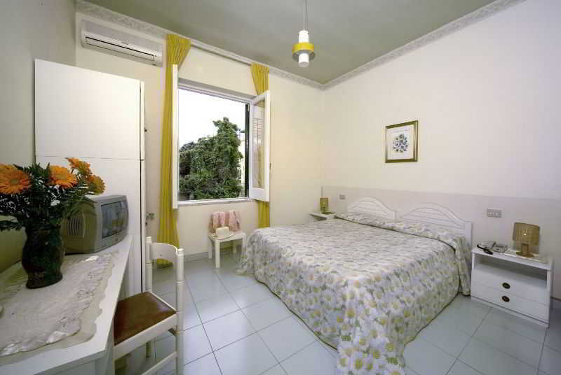 Villa Diana - Beach & Rooms Ischia Buitenkant foto